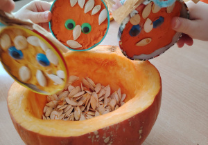 Zajęcia koleżeńskie "Na dyniowej grządce" w grupie II i VII