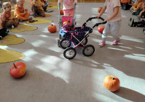 Zajęcia koleżeńskie "Na dyniowej grządce" w grupie II i VII