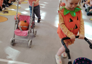 Zajęcia koleżeńskie "Na dyniowej grządce" w grupie II i VII