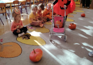 Zajęcia koleżeńskie "Na dyniowej grządce" w grupie II i VII