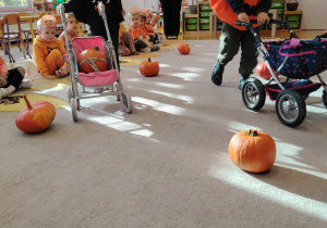 Zajęcia koleżeńskie "Na dyniowej grządce" w grupie II i VII