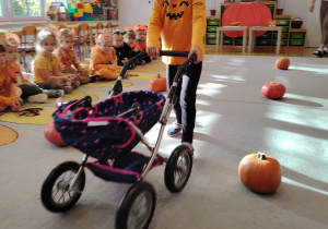 Zajęcia koleżeńskie "Na dyniowej grządce" w grupie II i VII