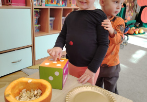 Zajęcia koleżeńskie "Na dyniowej grządce" w grupie II i VII