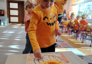 Zajęcia koleżeńskie "Na dyniowej grządce" w grupie II i VII