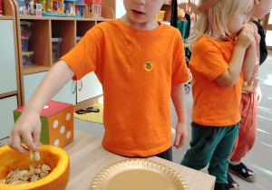 Zajęcia koleżeńskie "Na dyniowej grządce" w grupie II i VII