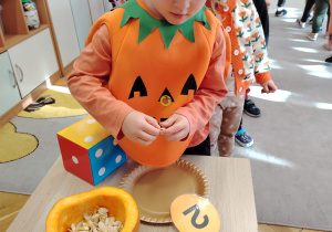 Zajęcia koleżeńskie "Na dyniowej grządce" w grupie II i VII