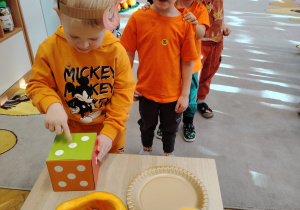 Zajęcia koleżeńskie "Na dyniowej grządce" w grupie II i VII