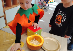 Zajęcia koleżeńskie "Na dyniowej grządce" w grupie II i VII