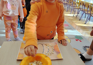 Zajęcia koleżeńskie "Na dyniowej grządce" w grupie II i VII