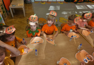 Zajęcia koleżeńskie "Na dyniowej grządce" w grupie II i VII