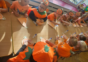 Zajęcia koleżeńskie "Na dyniowej grządce" w grupie II i VII