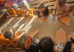 Zajęcia koleżeńskie "Na dyniowej grządce" w grupie II i VII