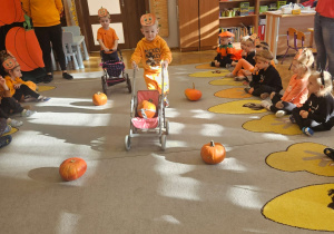 Zajęcia koleżeńskie "Na dyniowej grządce" w grupie II i VII