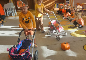 Zajęcia koleżeńskie "Na dyniowej grządce" w grupie II i VII