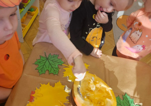 Zajęcia koleżeńskie "Na dyniowej grządce" w grupie II i VII