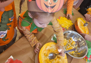 Zajęcia koleżeńskie "Na dyniowej grządce" w grupie II i VII