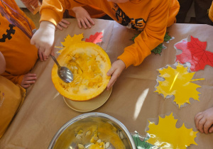 Zajęcia koleżeńskie "Na dyniowej grządce" w grupie II i VII