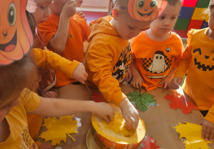 Zajęcia koleżeńskie "Na dyniowej grządce" w grupie II i VII