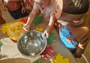 Zajęcia koleżeńskie "Na dyniowej grządce" w grupie II i VII