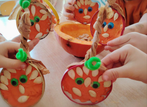 Na dyniowej grządce- czyli zajęcia koleżeńskie w grupie II i VII