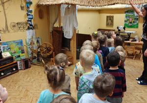 „Mała i duża Ojczyzna”- projekt edukacyjny i zajęcia w przedszkolnym Mini Muzeum „Na szlaku historii”- gr. II