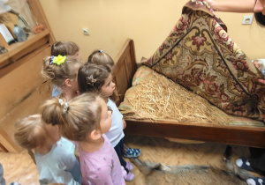 „Mała i duża Ojczyzna”- projekt edukacyjny i zajęcia w przedszkolnym Mini Muzeum „Na szlaku historii”- gr. II