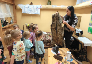 „Mała i duża Ojczyzna”- projekt edukacyjny i zajęcia w przedszkolnym Mini Muzeum „Na szlaku historii”- gr. II