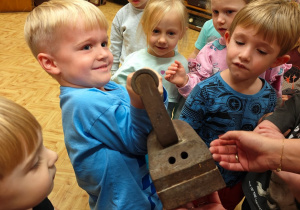 „Mała i duża Ojczyzna”- projekt edukacyjny i zajęcia w przedszkolnym Mini Muzeum „Na szlaku historii”- gr. II