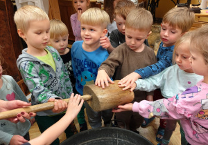 „Mała i duża Ojczyzna”- projekt edukacyjny i zajęcia w przedszkolnym Mini Muzeum „Na szlaku historii”- gr. II