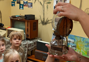 „Mała i duża Ojczyzna”- projekt edukacyjny i zajęcia w przedszkolnym Mini Muzeum „Na szlaku historii”- gr. II