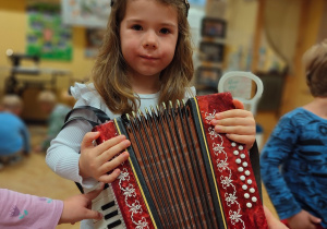 „Mała i duża Ojczyzna”- projekt edukacyjny i zajęcia w przedszkolnym Mini Muzeum „Na szlaku historii”- gr. II
