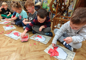 „Mała i duża Ojczyzna”- projekt edukacyjny i zajęcia w przedszkolnym Mini Muzeum „Na szlaku historii”- gr. II