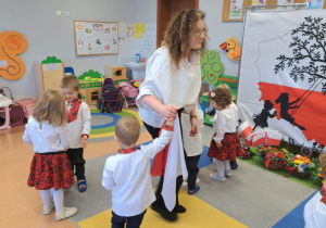 "Jesteśmy Polką i Polakiem..." - Święto Niepodległości w grupie IX