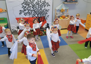 "Jesteśmy Polką i Polakiem..." - Święto Niepodległości w grupie IX