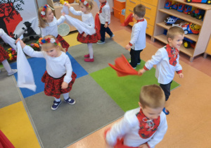 "Jesteśmy Polką i Polakiem..." - Święto Niepodległości w grupie IX