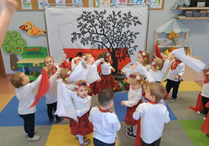 "Jesteśmy Polką i Polakiem..." - Święto Niepodległości w grupie IX