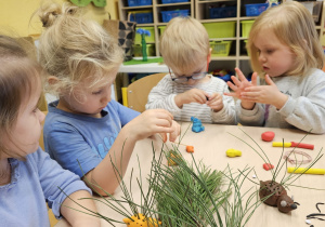 Projekt „Sensoryczna jesień” w grupie I maluszków