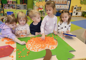 Projekt „Sensoryczna jesień” w grupie I maluszków