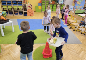 Projekt „Sensoryczna jesień” w grupie I maluszków