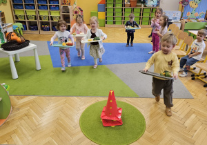 Projekt „Sensoryczna jesień” w grupie I maluszków