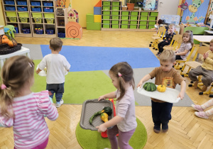 Projekt „Sensoryczna jesień” w grupie I maluszków