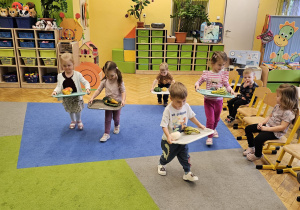 Projekt „Sensoryczna jesień” w grupie I maluszków