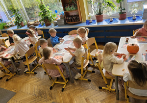 Projekt „Sensoryczna jesień” w grupie I maluszków