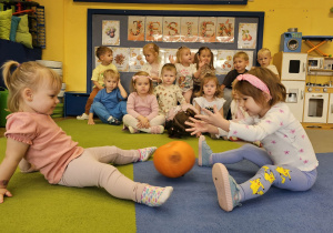 Projekt „Sensoryczna jesień” w grupie I maluszków