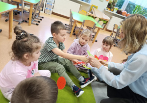 „Jesteśmy bezpieczni i szczęśliwi w domu i w przedszkolu” – zajęcia w grupie XII