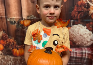 "Jesienna paleta barw"- projekt edukacyjny w grupie VI