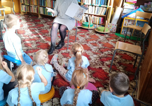 "Dzieci swoje prawa mają..."- wizyta przedszkolaków z gr. XII w Miejskiej Bibliotece Publicznej w Koninie - Filia "Medyczna"