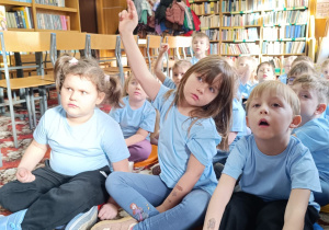 "Dzieci swoje prawa mają..."- wizyta przedszkolaków z gr. XII w Miejskiej Bibliotece Publicznej w Koninie - Filia "Medyczna"