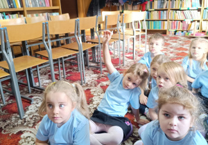 "Dzieci swoje prawa mają..."- wizyta przedszkolaków z gr. XII w Miejskiej Bibliotece Publicznej w Koninie - Filia "Medyczna"