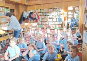 "Dzieci swoje prawa mają..."- wizyta przedszkolaków z gr. XII w Miejskiej Bibliotece Publicznej w Koninie - Filia "Medyczna"